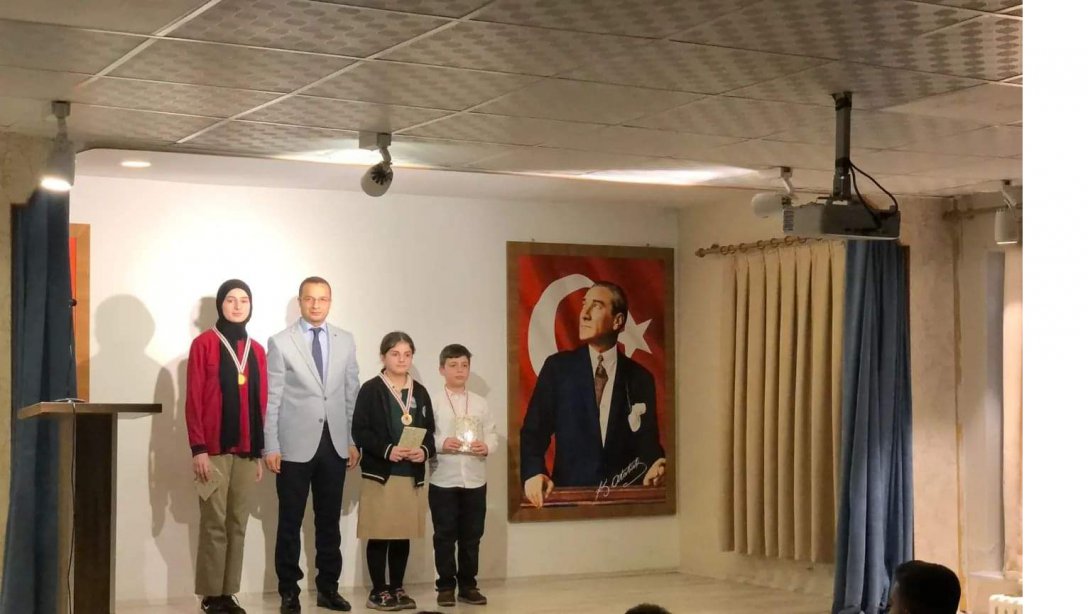 12 Mart  İstiklal Marşı'nın Kabulü ve Mehmet Âkif Ersoy'u Anma Günü etkinleri İlçemiz Kaymakamı  Ahmet Vezir BAYCAR'ın katılımı ile Doğanyurt İlkokulu Konferans salonunda gerçekleştirildi.